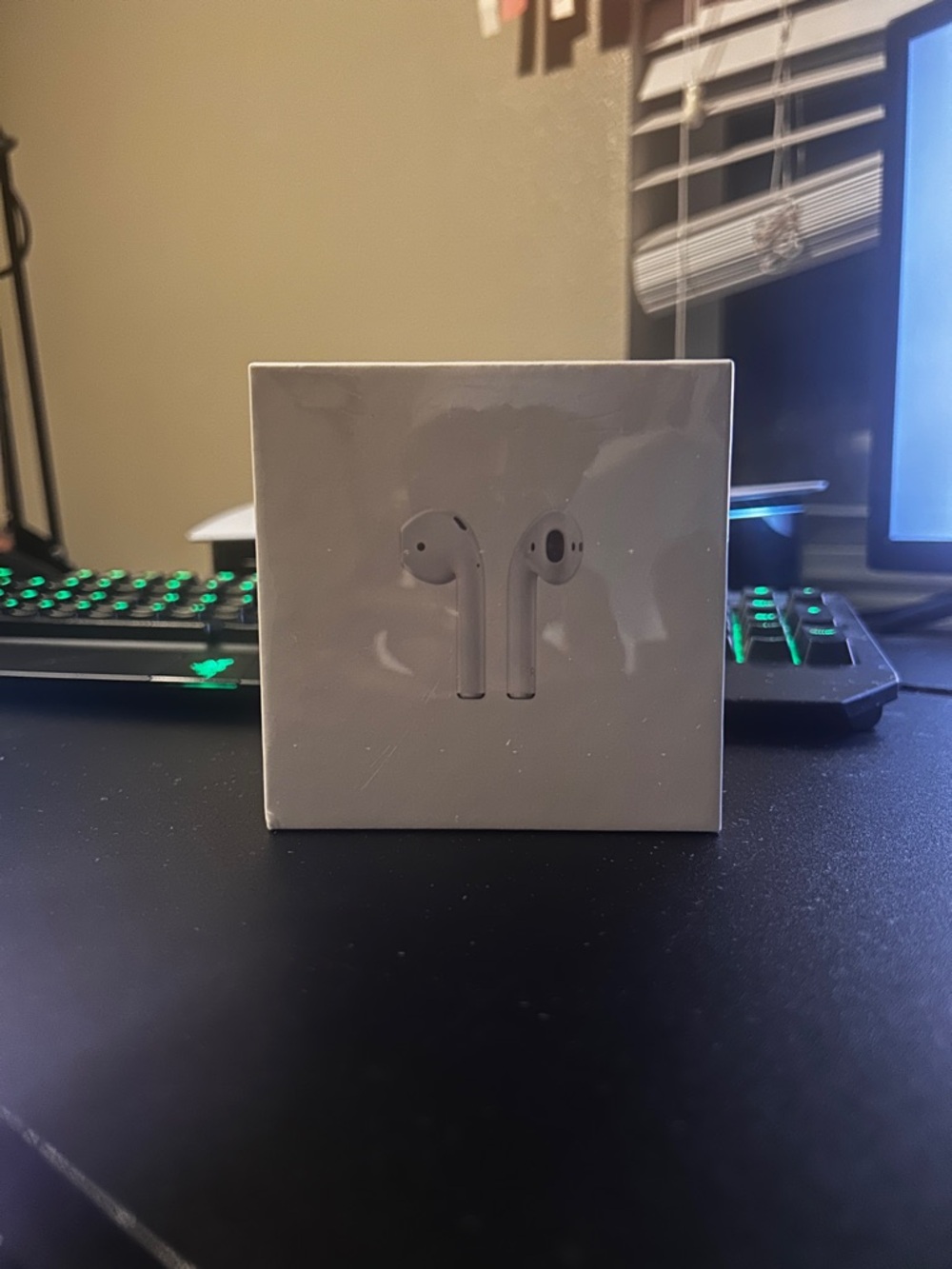 Apple White Wireless Earbuds with Charging Case